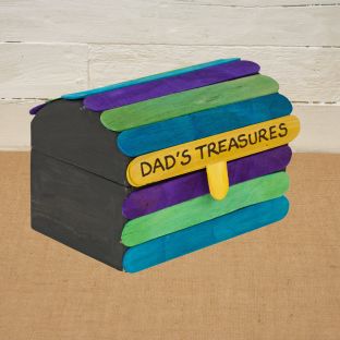 Colorations® Father’s Day Dad’s Treasure Chest Craft Kit – Makes 12 Crafts