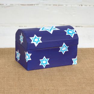 Colorations® Hanukkah Treasure Box Craft Kit - Makes 12 Crafts
