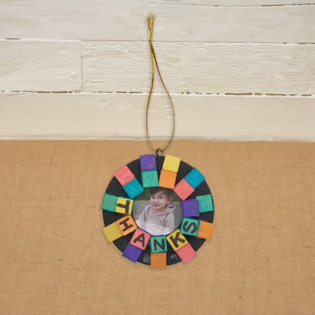 Colorations® Thanksgiving Photo Ornament Craft Kit – Makes