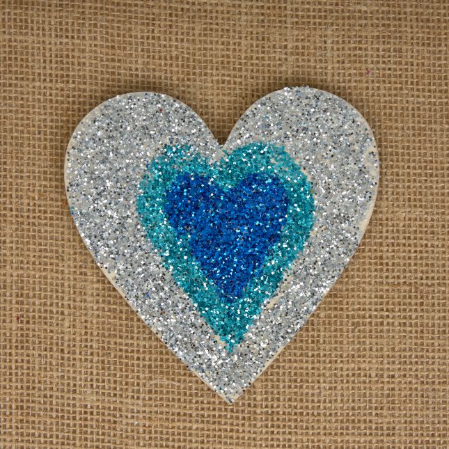 Colorations® Winter Glitter Heart Magnet Craft Kit - Makes 12 Crafts