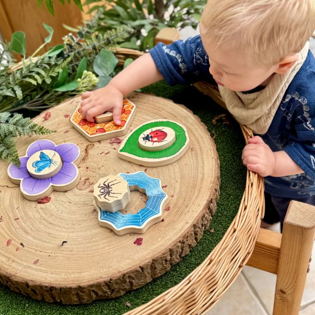 Who's Hiding? Garden Bugs - Four 2-piece Puzzles