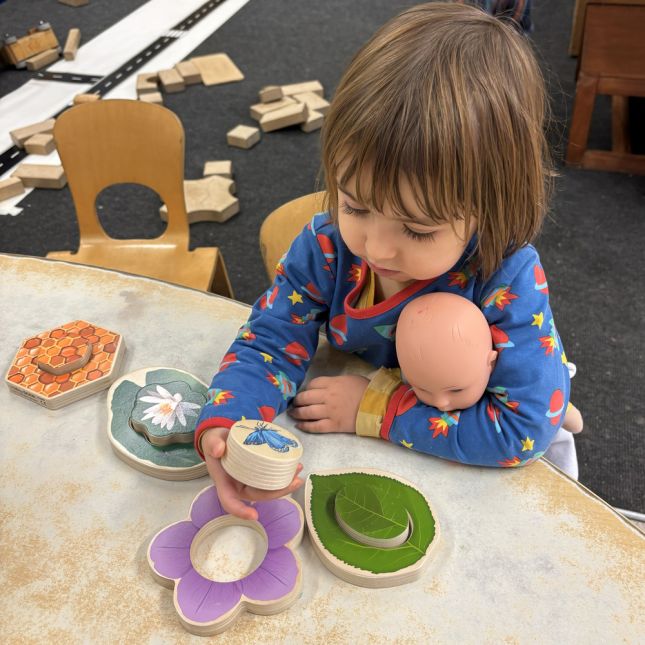 Who's Hiding? Garden Bugs - Four 2-piece Puzzles