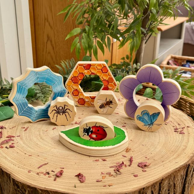 Who's Hiding? Garden Bugs and Animal - Eight 2-piece Puzzles